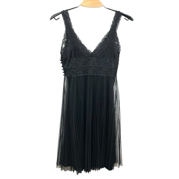 Twenty One Black Sleeveless Lace and Tulle Mesh Micro Pleated Dress Size M - Picture 3 of 6